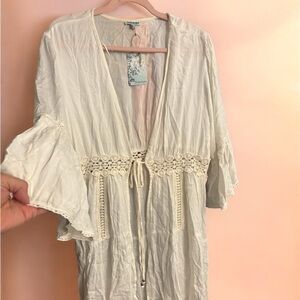 Nostalgia Cream Women's Lace-Trimmed Robe